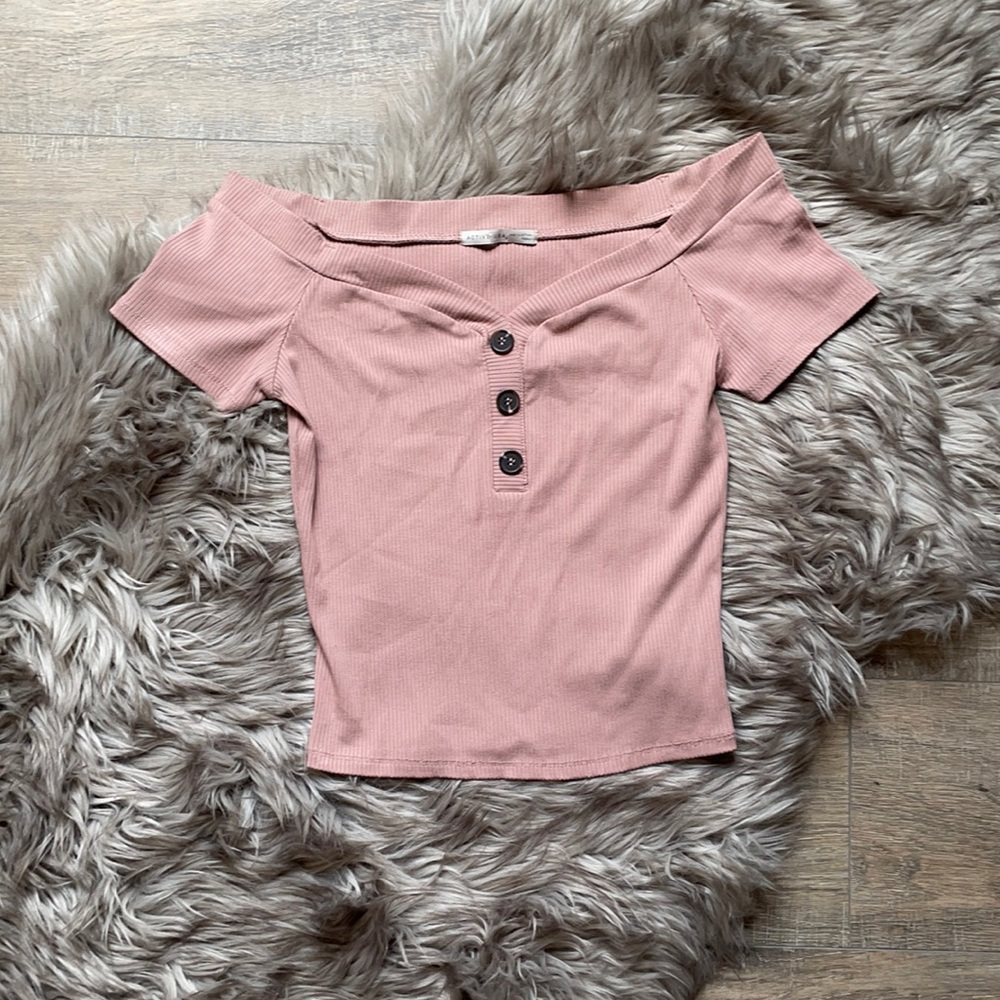 Woman’s light pink Active USA top -small
